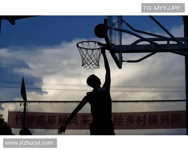 小伙争篮球场